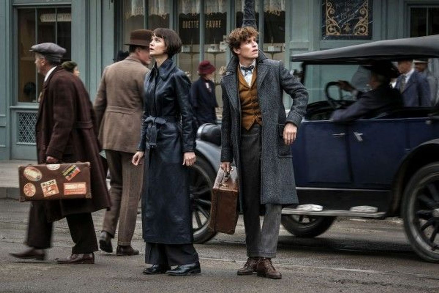 fantastic-beasts-the-crimes-of-grindelwald-katherine-waterston-eddie-redmayne