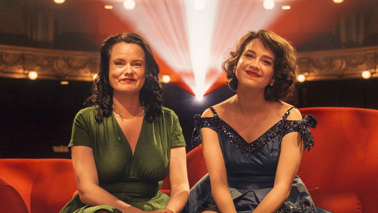 Foto fra venstre // Leonora Christina Skov & Frederikke Dahl Hansen