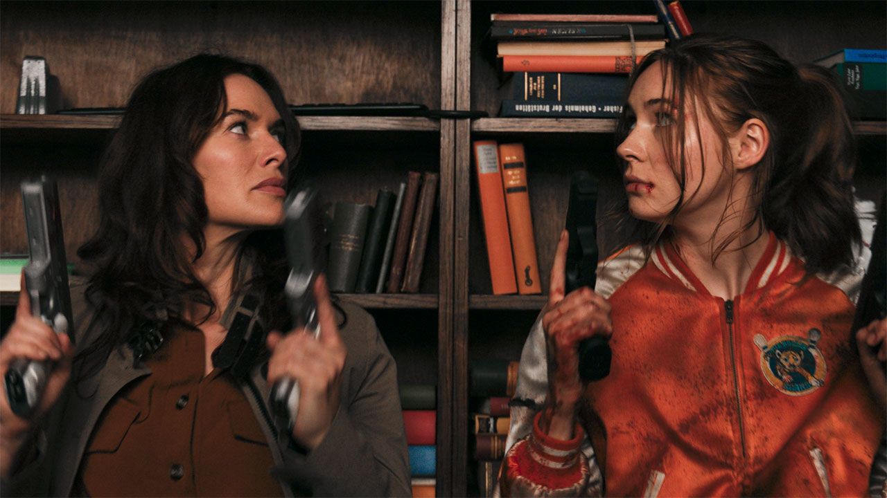 Lena Heady og Karen Gillan i 'Gunpowder Milkshake'