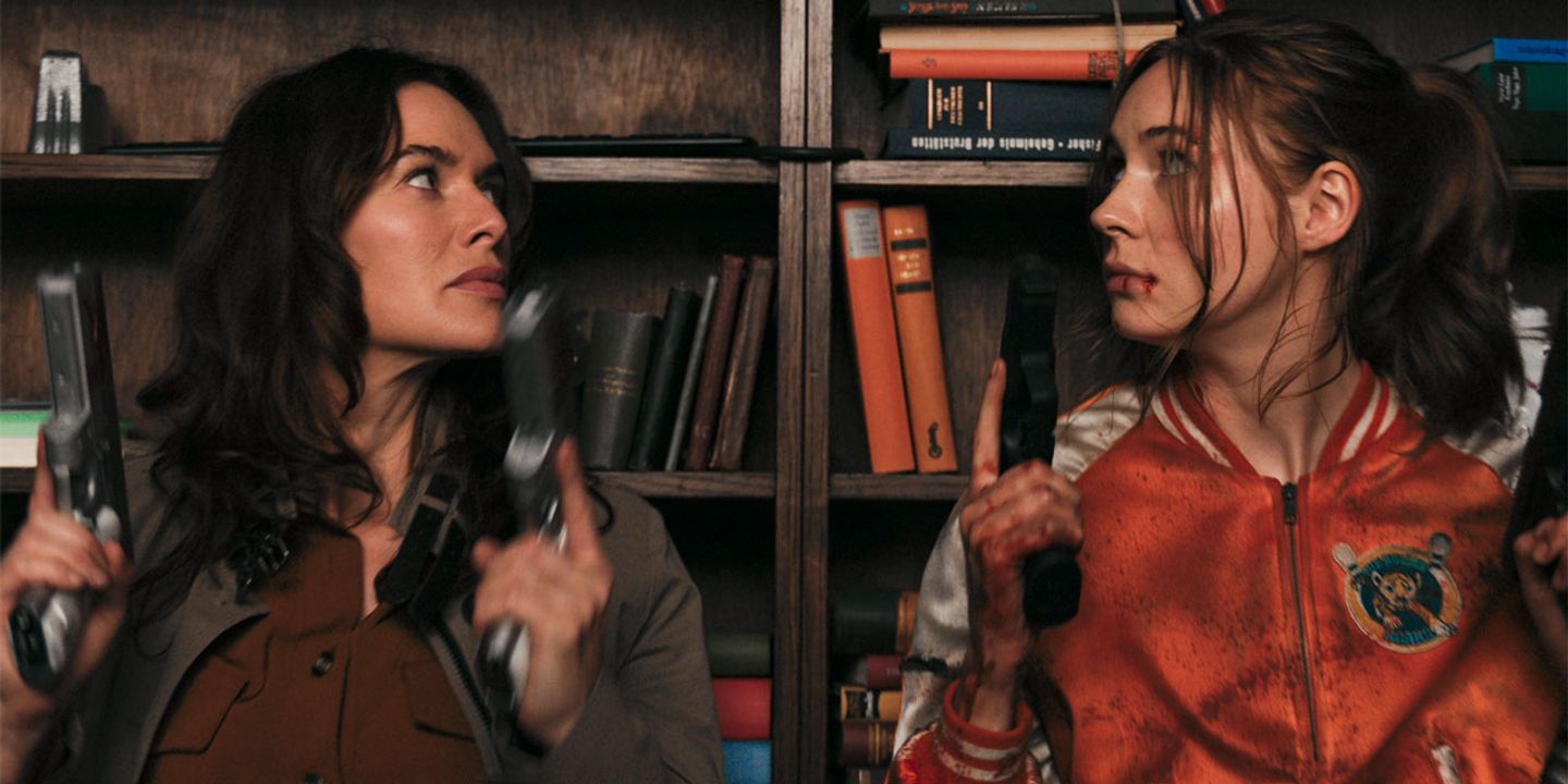 Lena Heady og Karen Gillan i 'Gunpowder Milkshake'