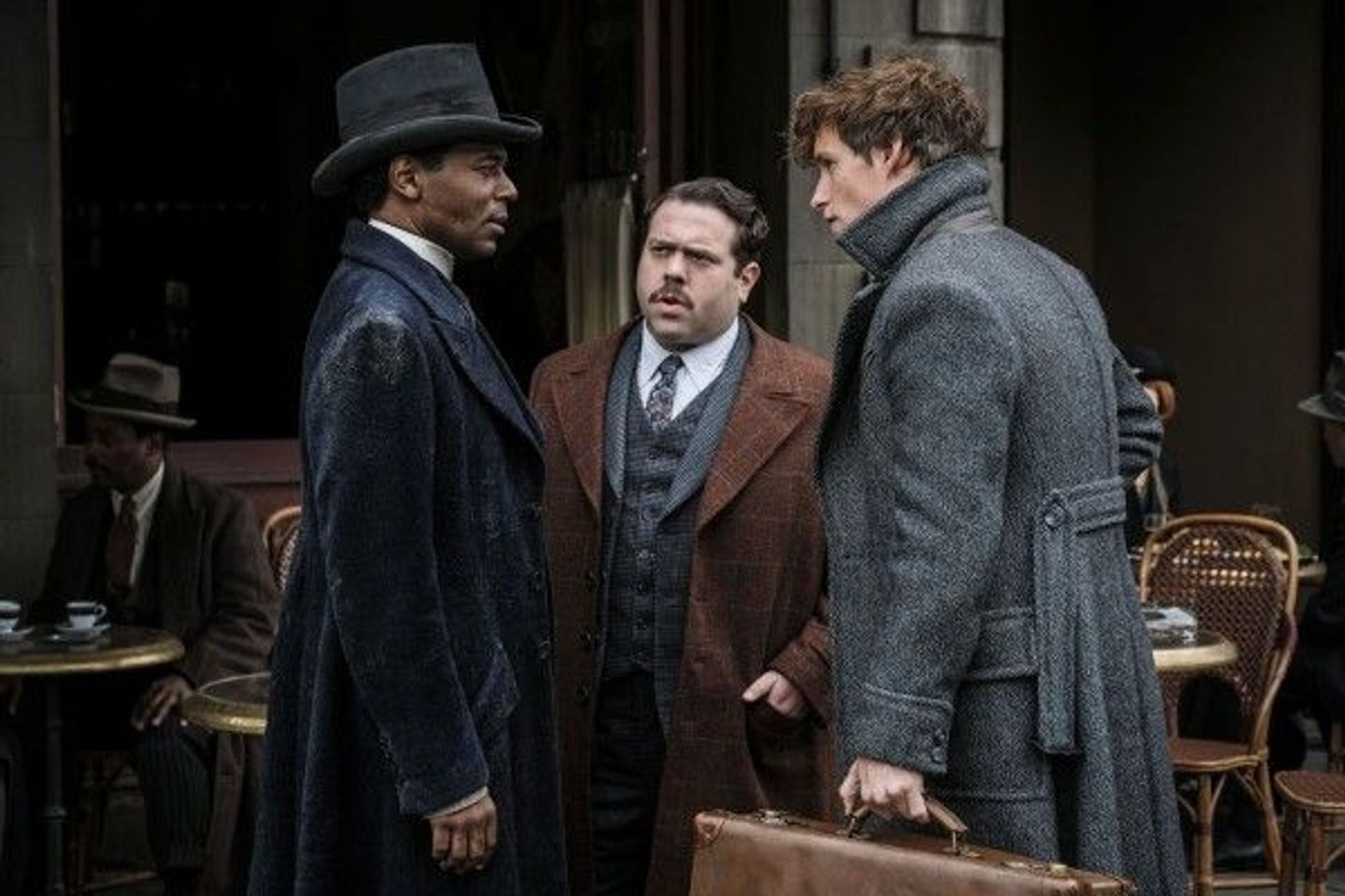 fantastic-beasts-the-crimes-of-grindelwald-dan-fogler-eddie-redmayne
