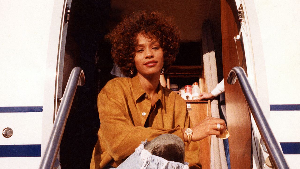 wh_095_i1225_whitneyhouston-1_retouch_lores.jpg