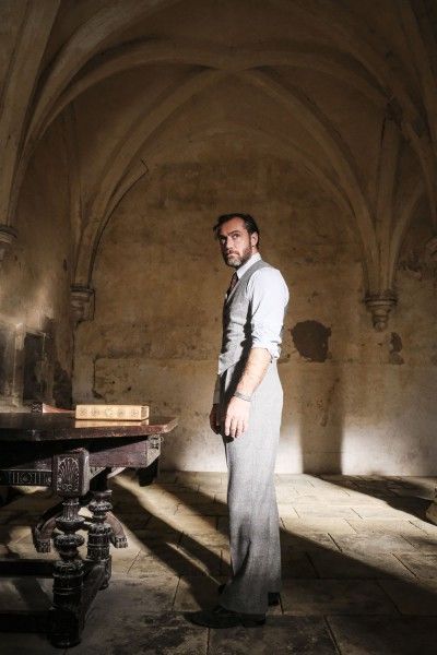 fantastic-beasts-the-crimes-of-grindelwald-jude-law-dumbledore