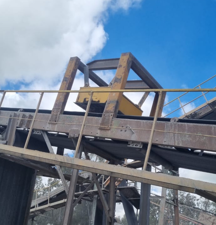 SEPARADOR MAGNÉTICO SUSPENDIDO - Vista 2