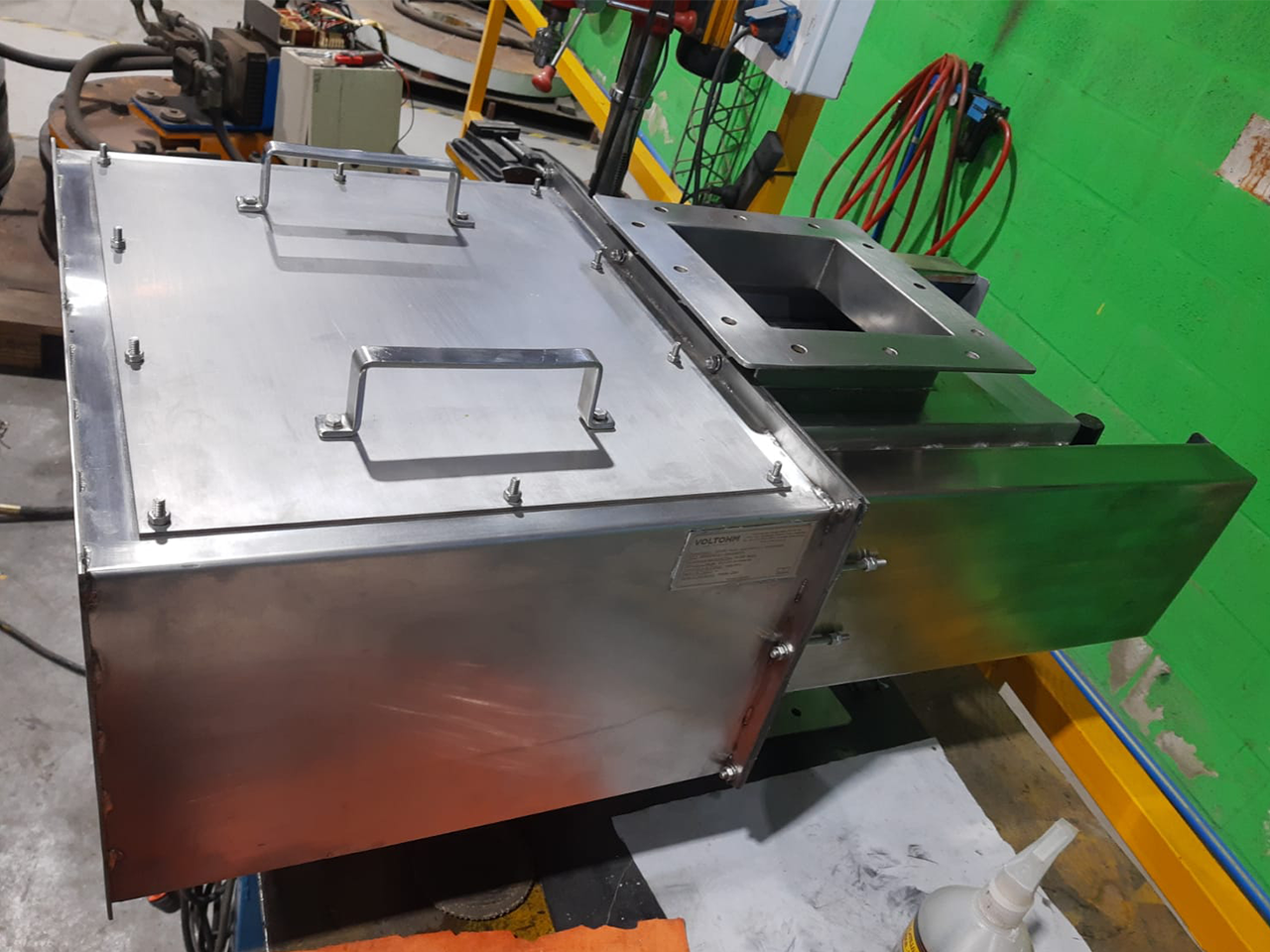 GABINETE GRILLA MAGNÉTICA AUTOLIMPIANTE - Vista 3