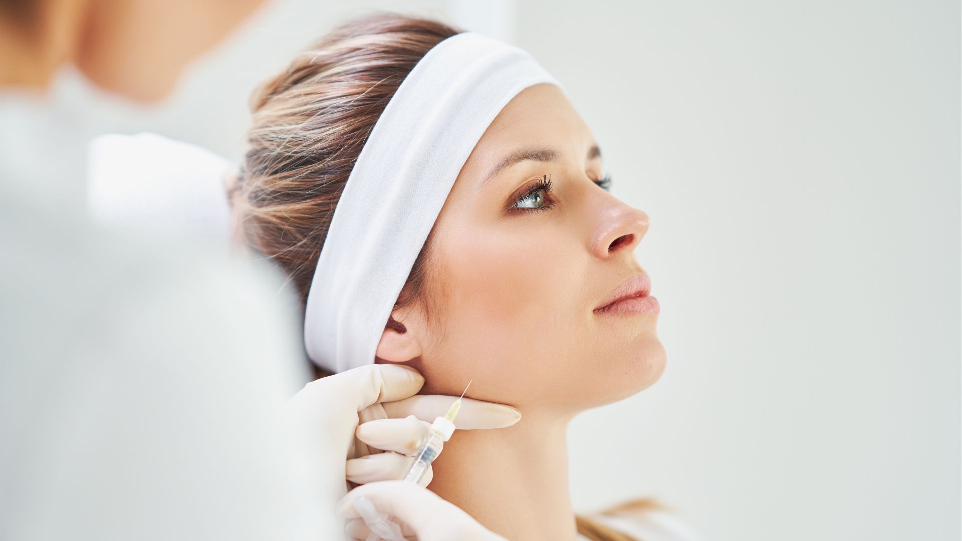 Volumetrie Facială cu Acid Hialuronic (Conturare Facială)