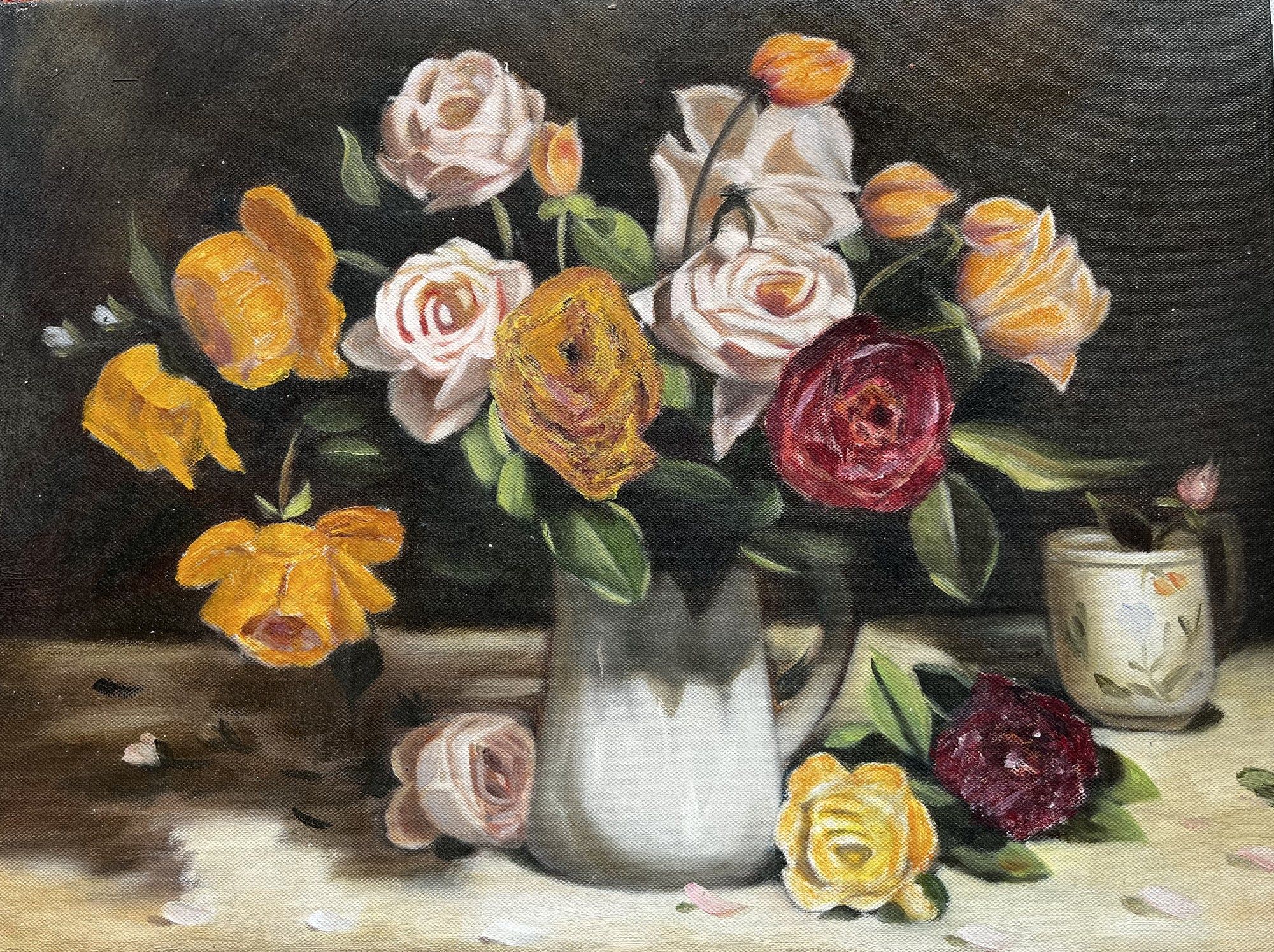 Vase de roses jaunes, roses et rouges