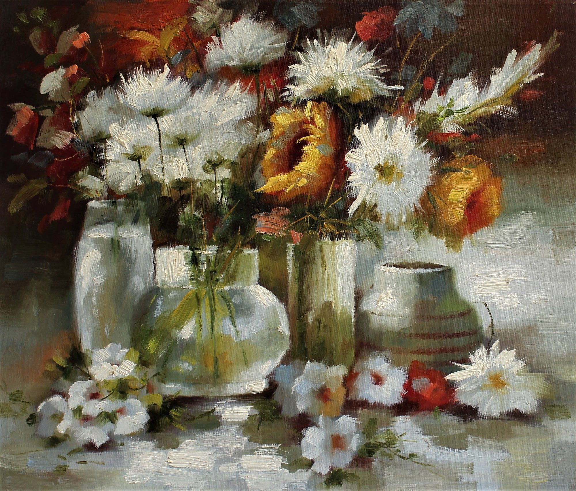 Nature morte de fleurs dans des vases et des poteries