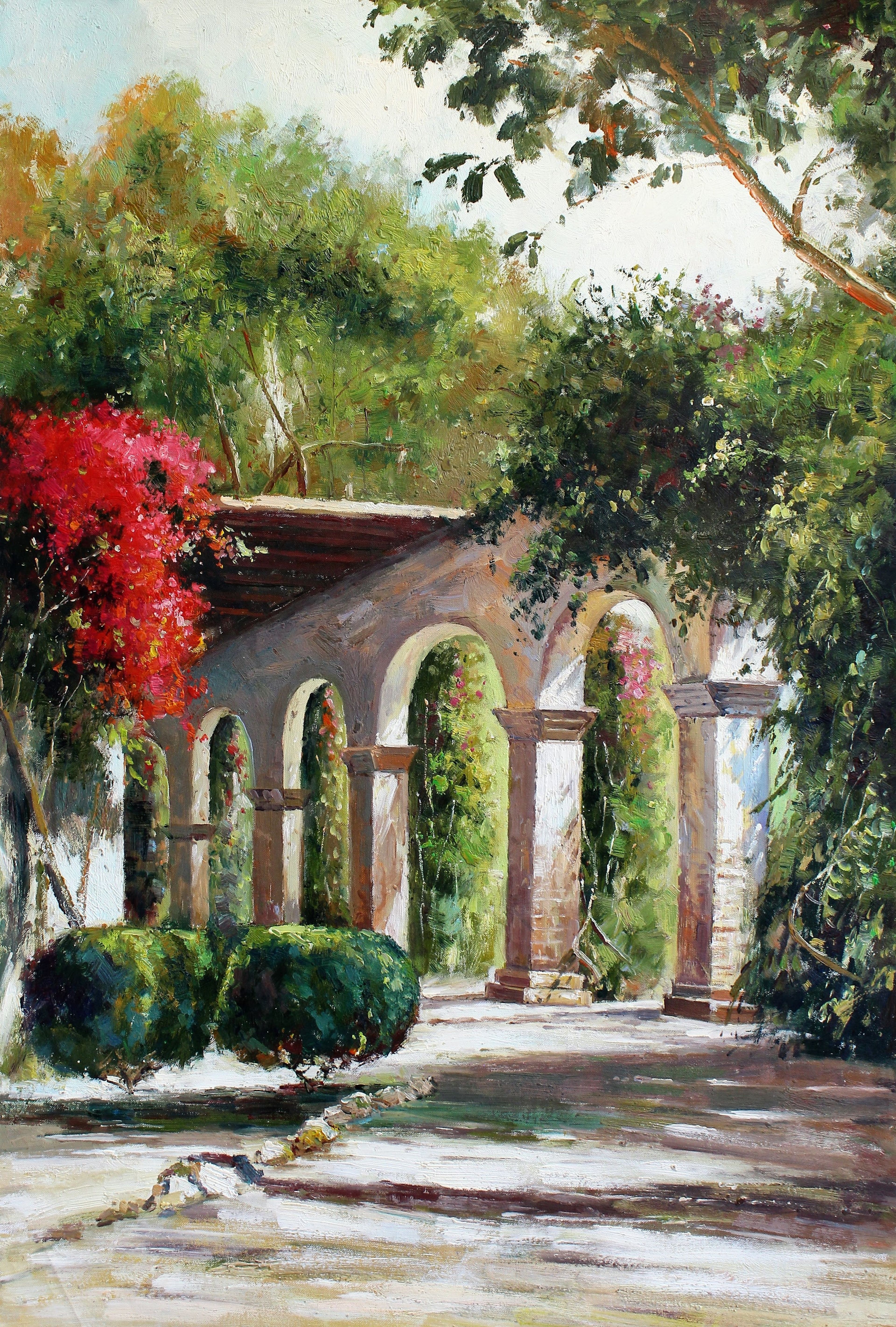 Arches en pierre dans un jardin ensoleillé