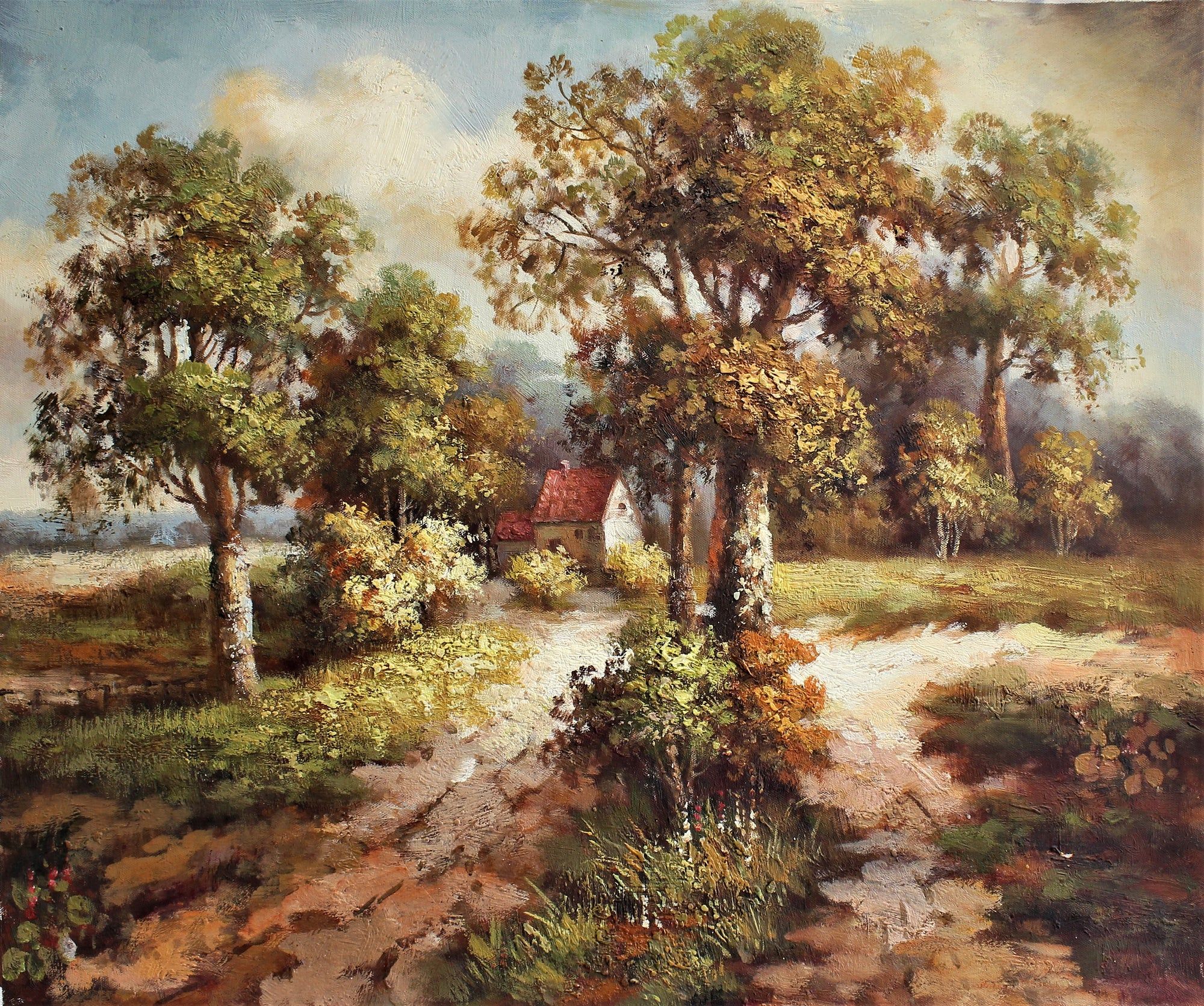 Chemins menant à un chalet dans la forêt