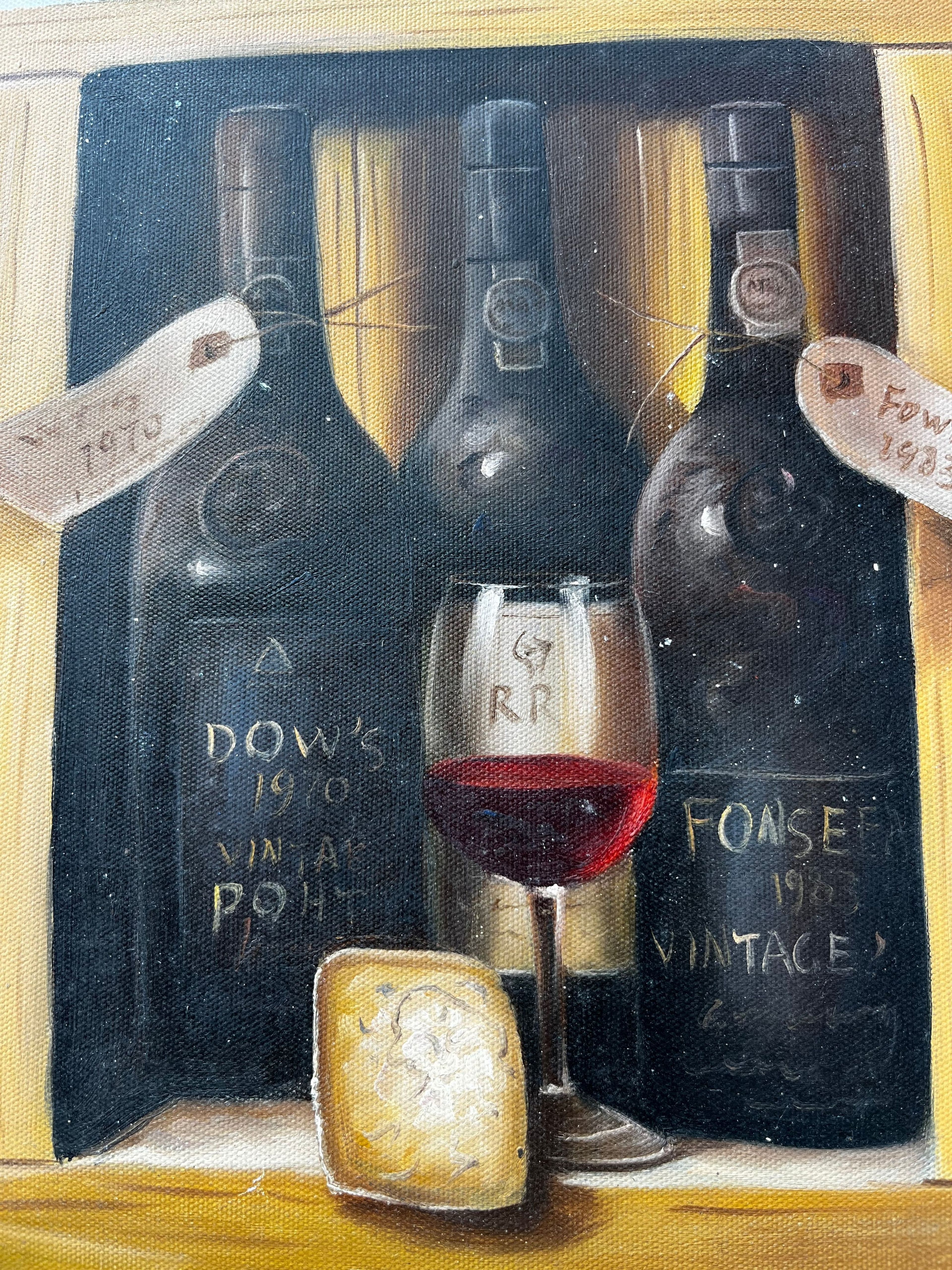 Nature morte de bouteilles de vin avec du fromage