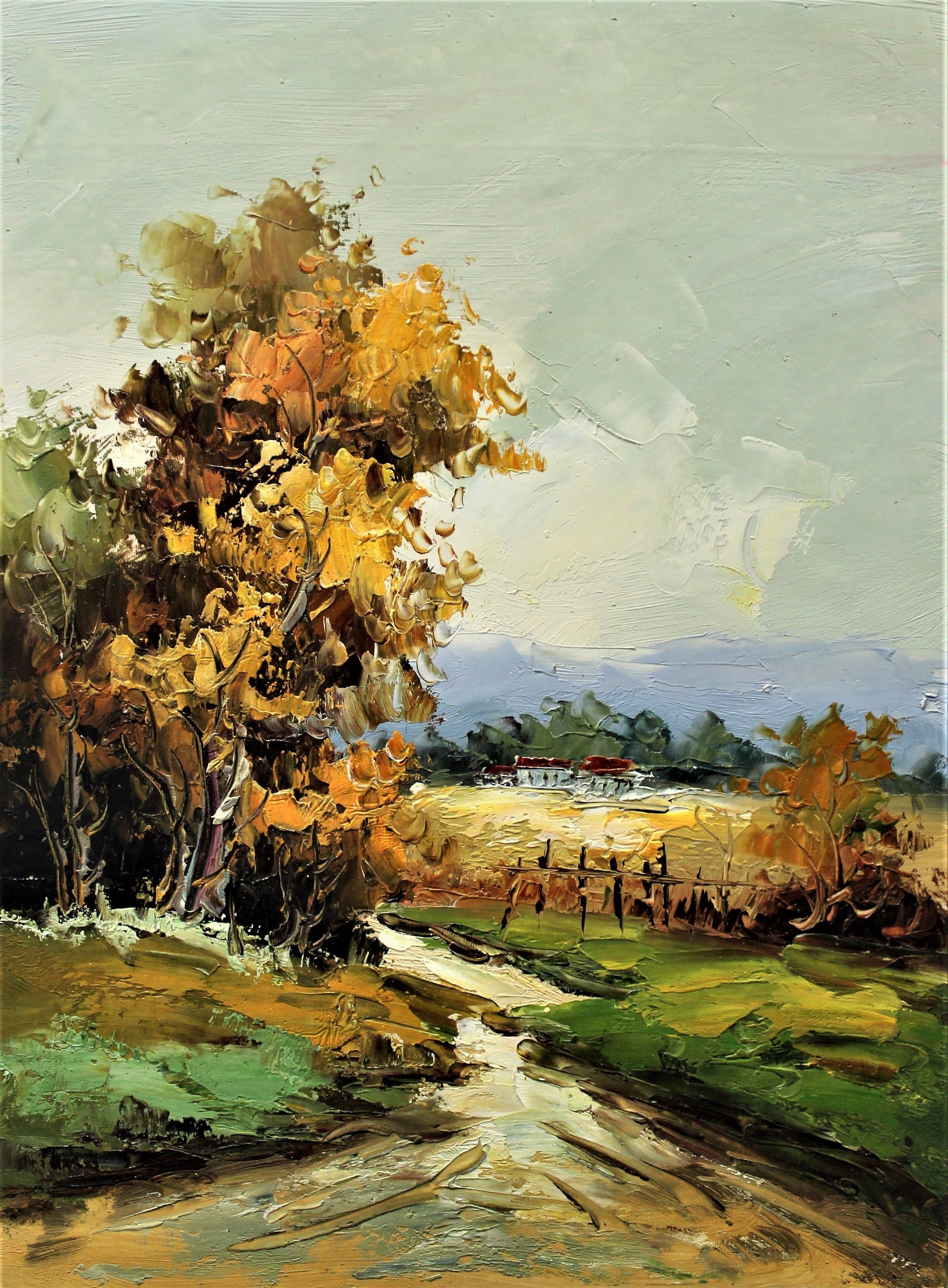 Route de campagne avec des arbres d'automne