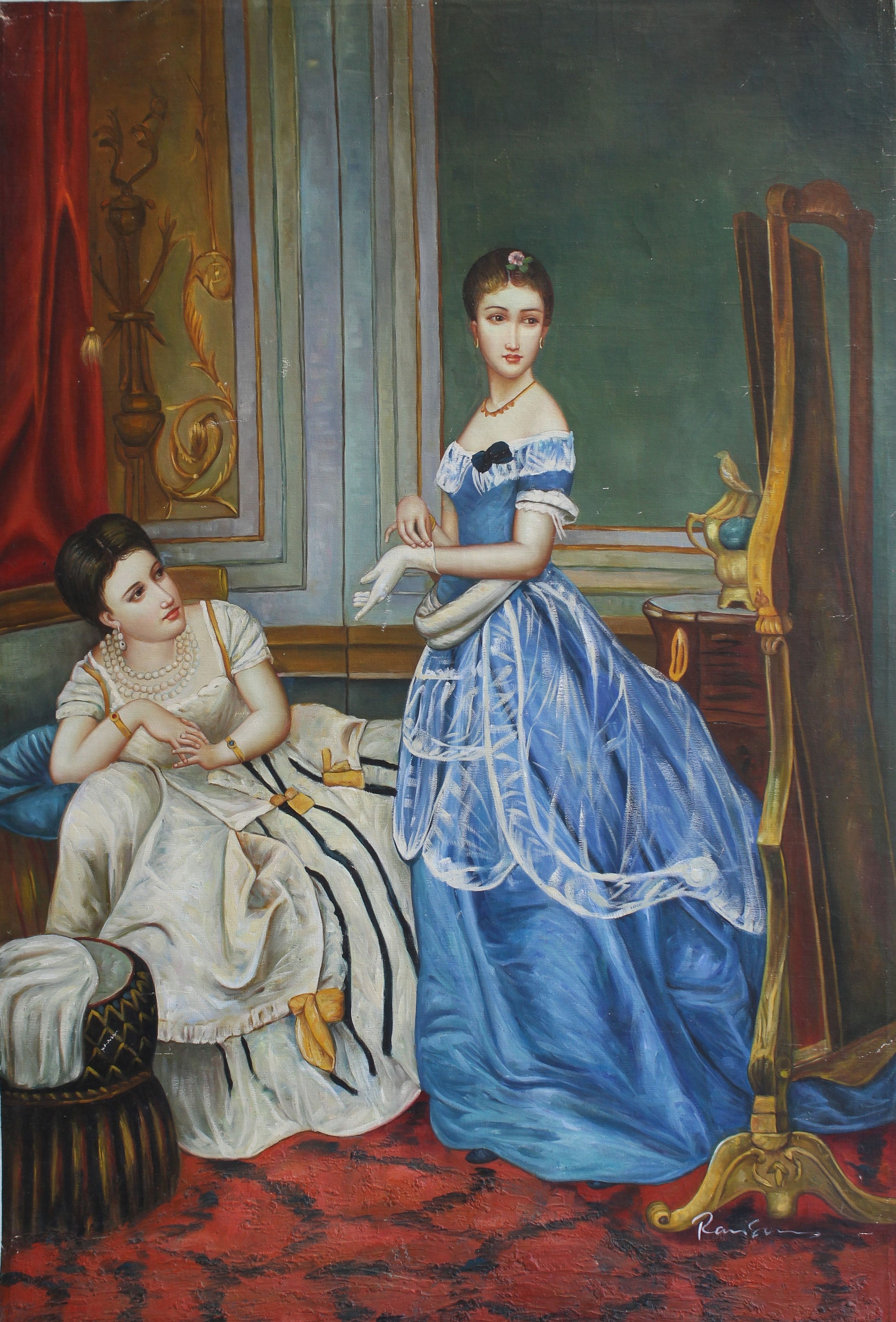 Deux femmes en robe se regardant dans un miroir