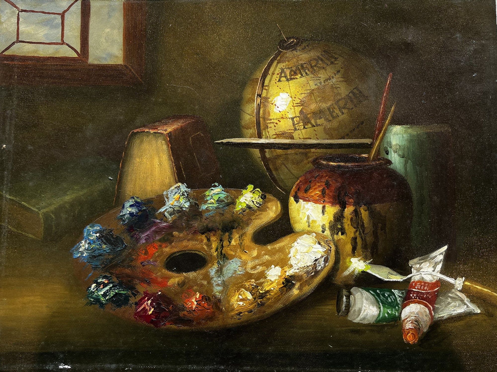 Nature morte d'une palette de peintre, de peintures, d'un globe et de livres