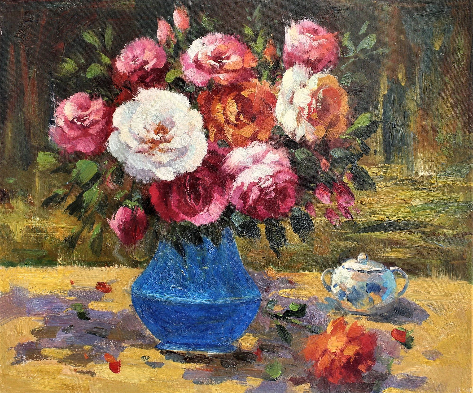 Fleurs sur une table extérieure