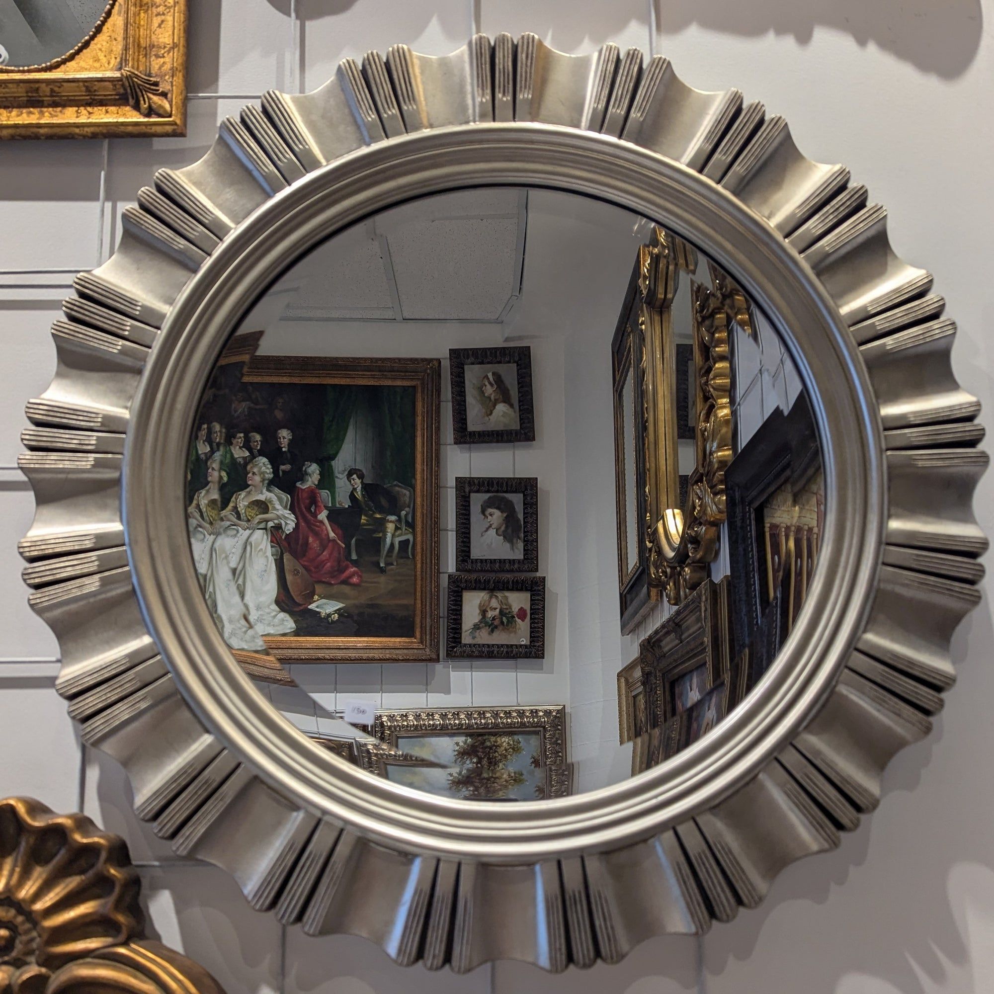 Miroir rond orné en argent