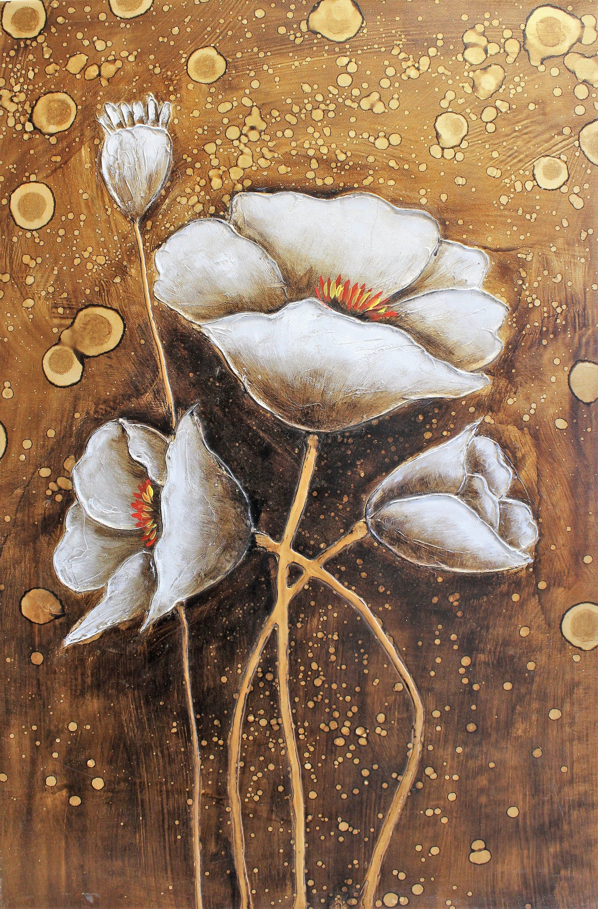 Fleurs blanches sur fond doré