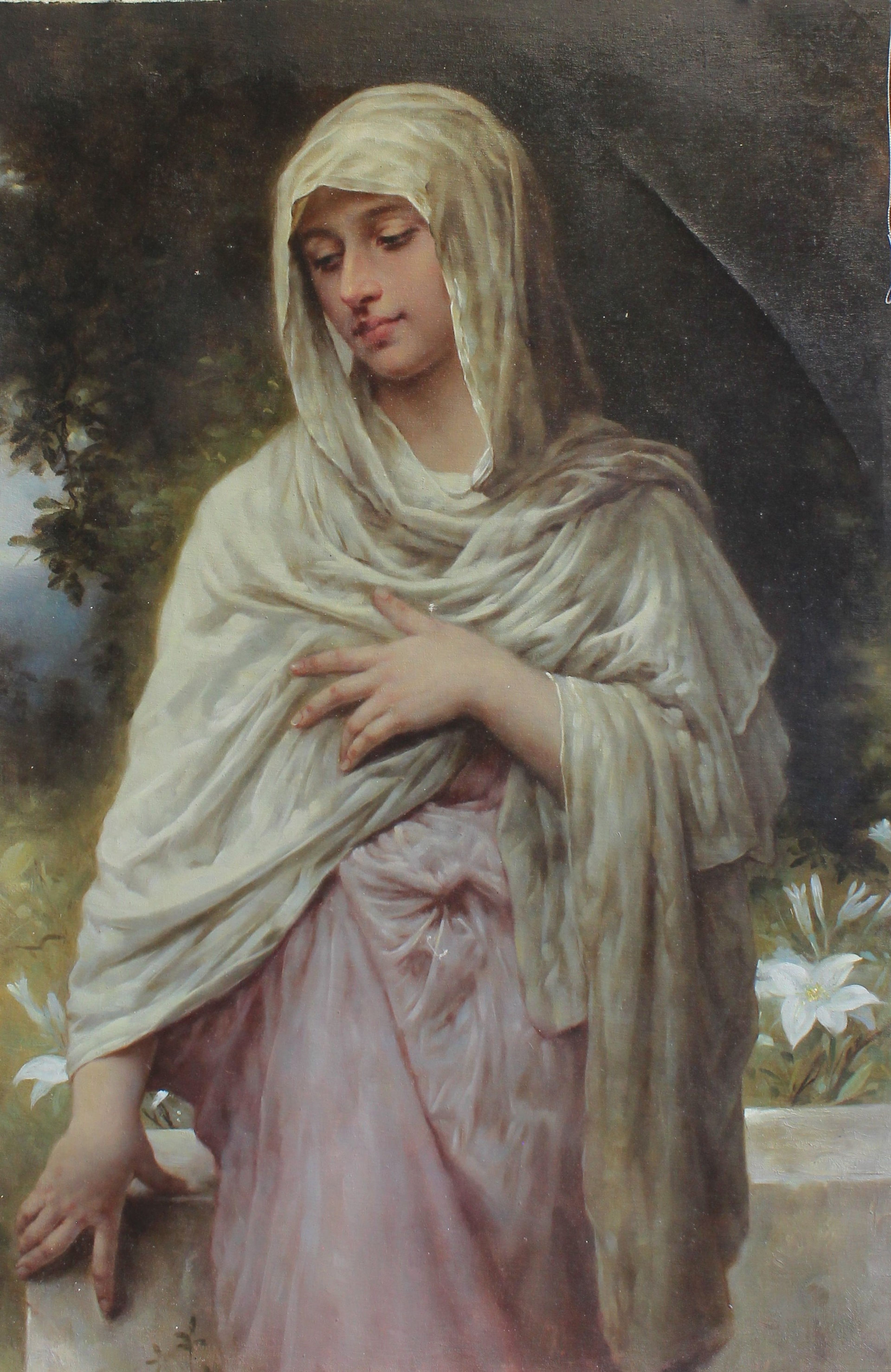 Femme avec un foulard blanc sur la tête
