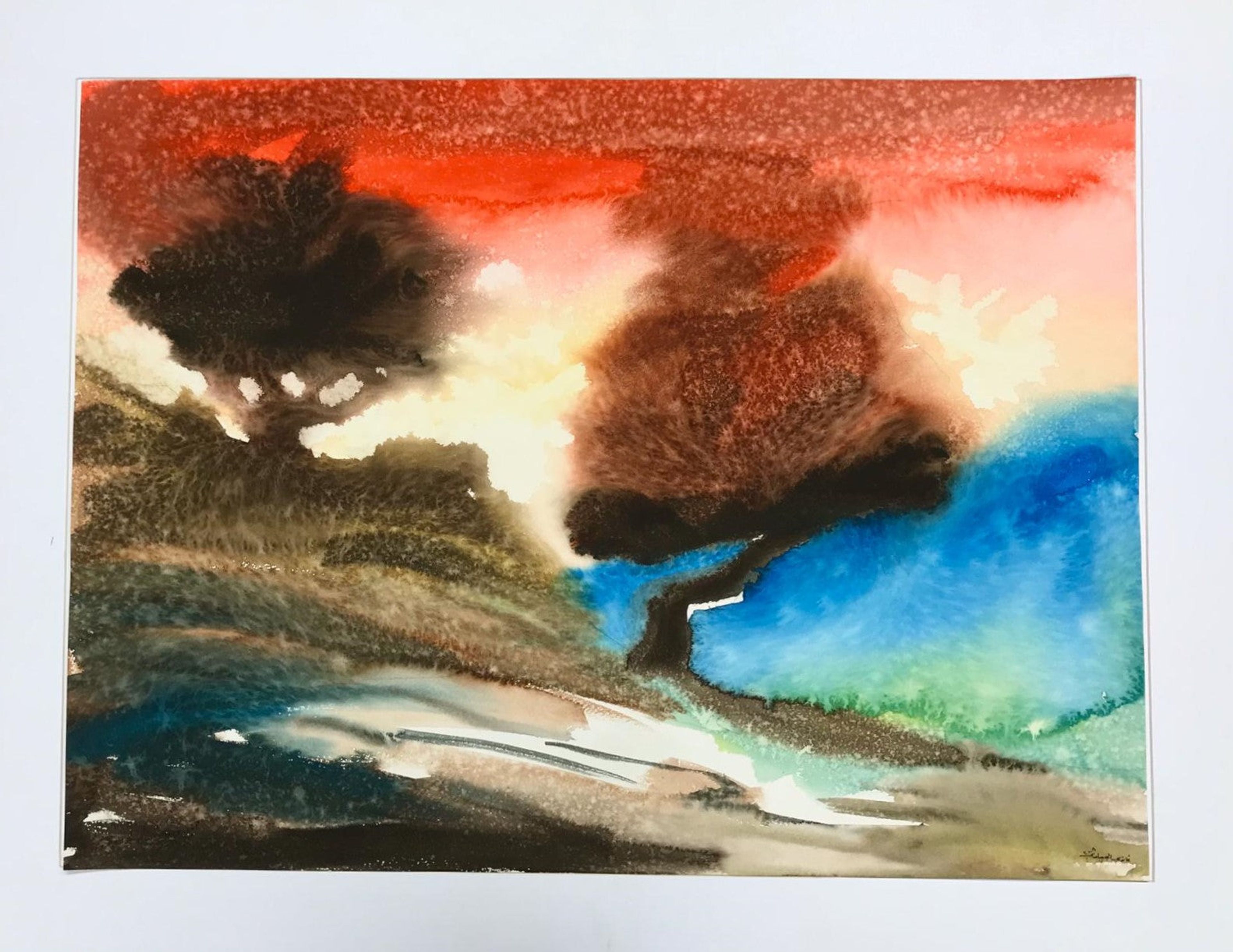 Paysage avec du rouge, du bleu et du vert