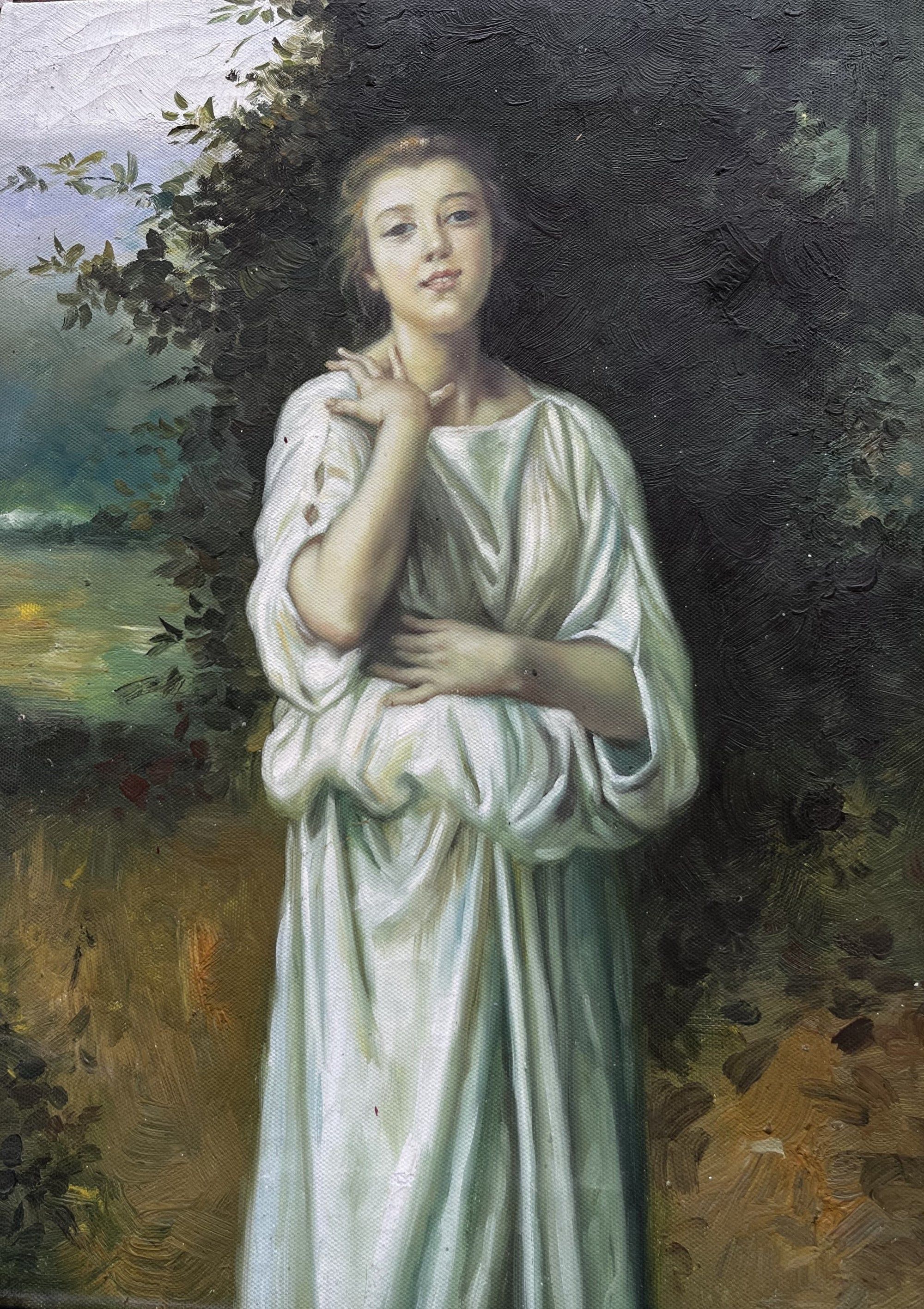 Femme dans la forêt portant une robe blanche