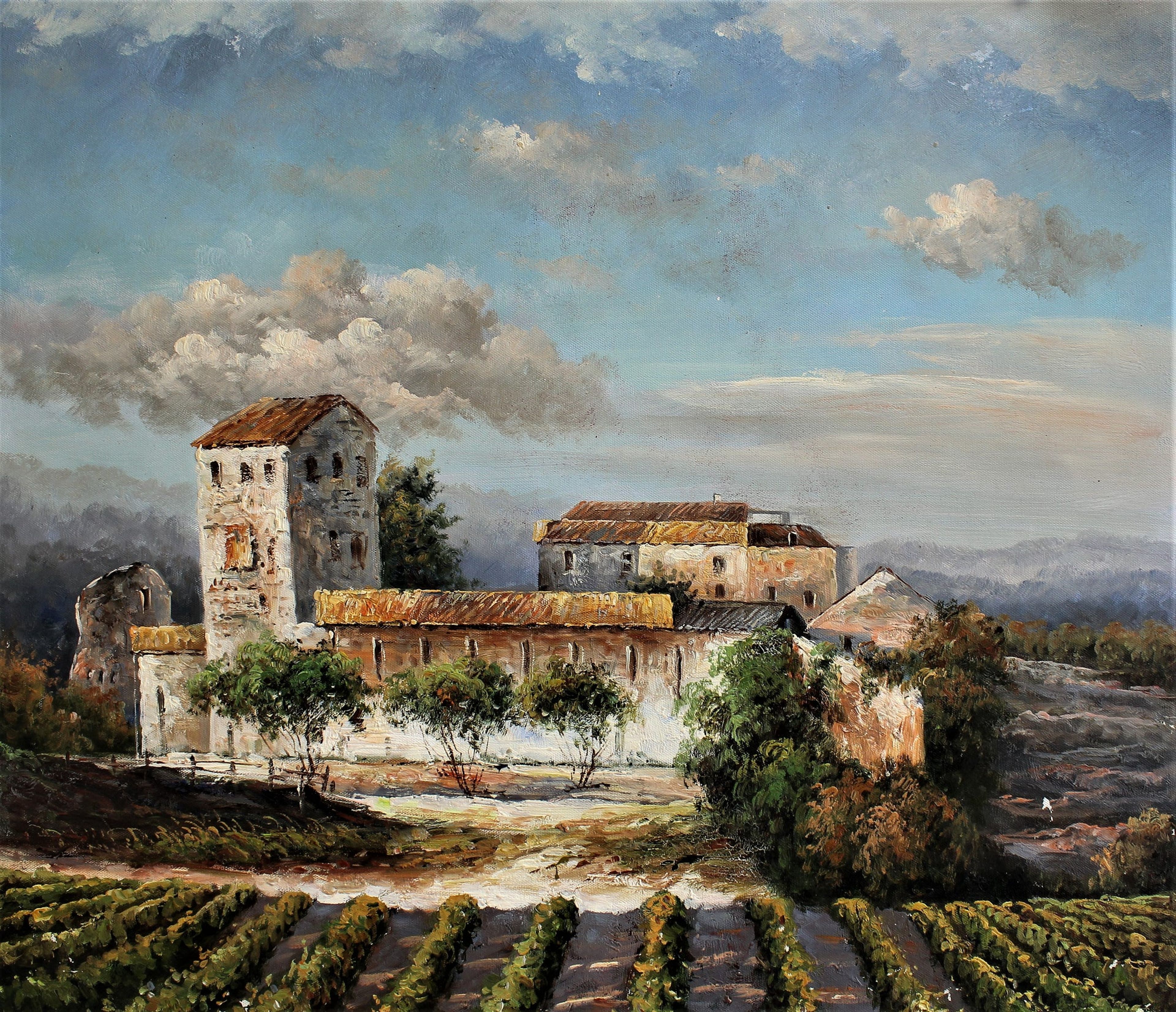 Vignoble avec de grands bâtiments centraux