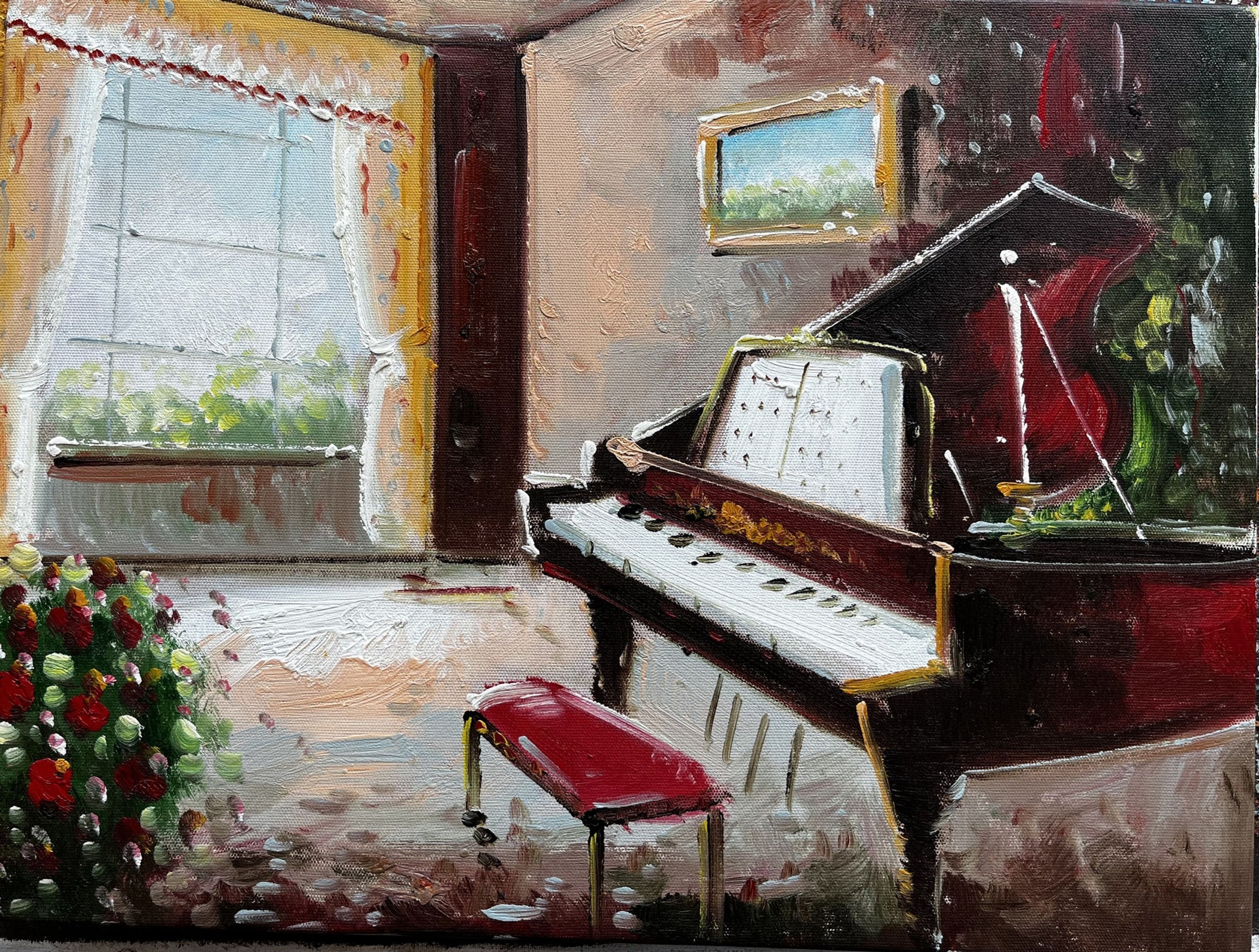 Piano dans une pièce avec une grande fenêtre