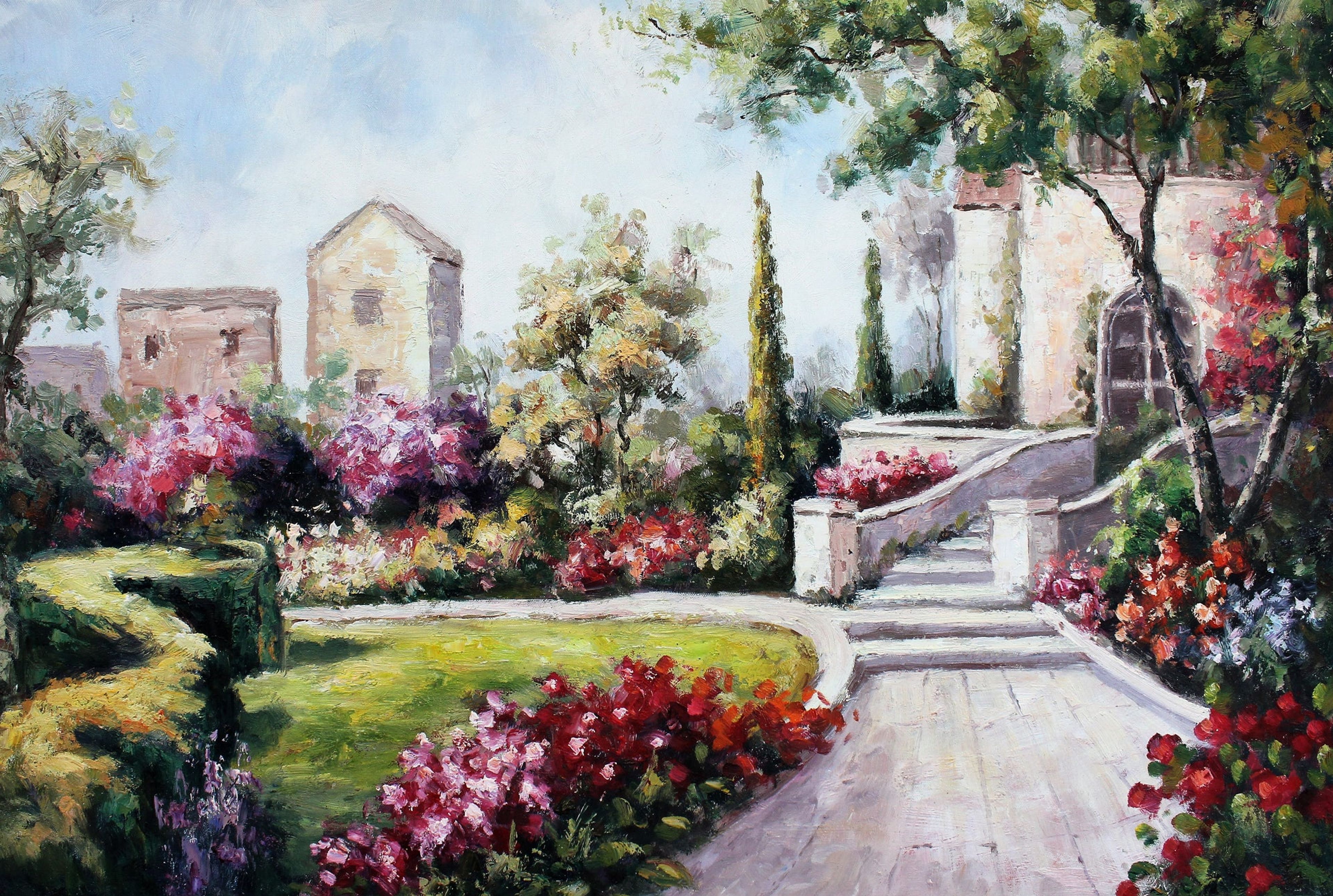 Chemin à travers un jardin fleuri