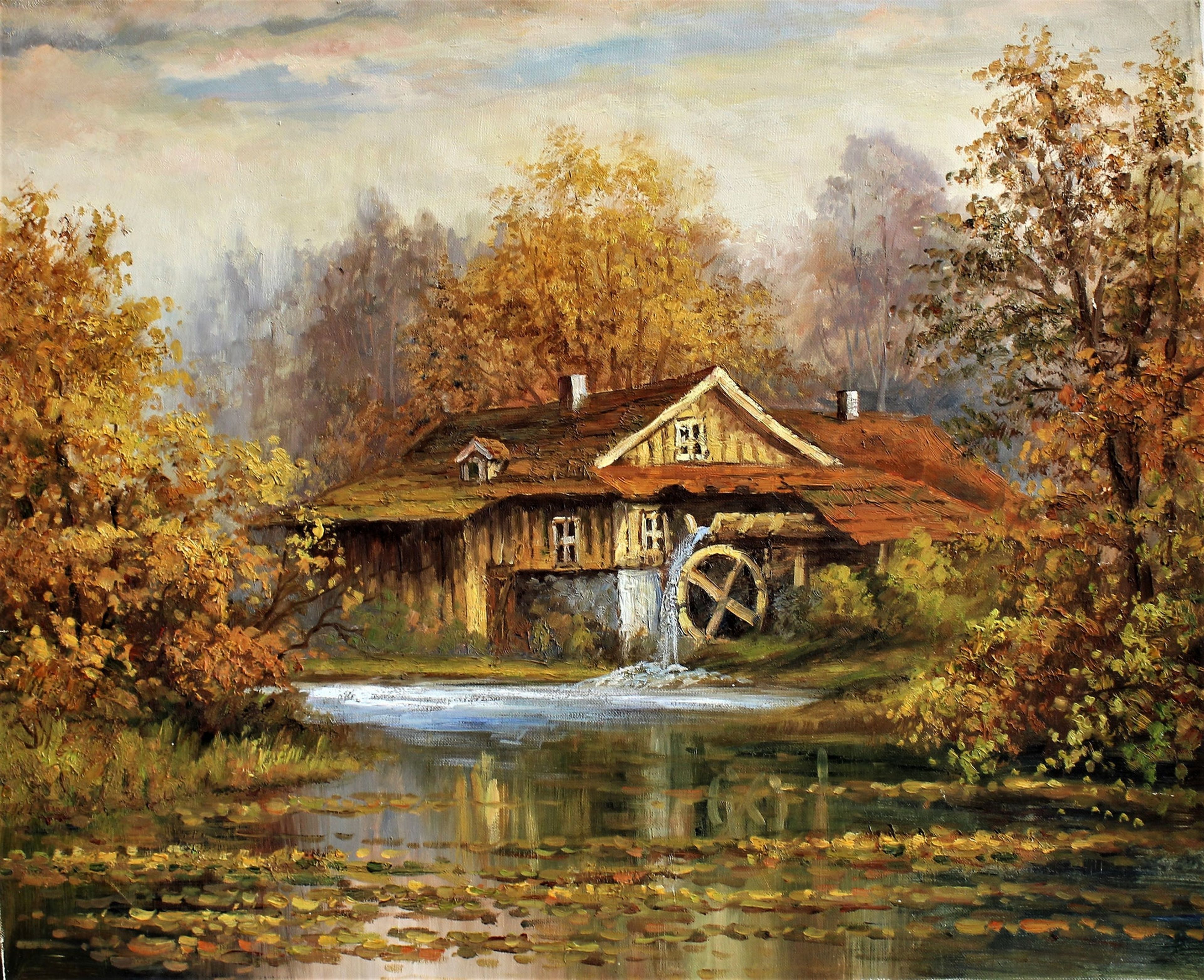 Remplissage d'eau en bois avec des arbres d'automne