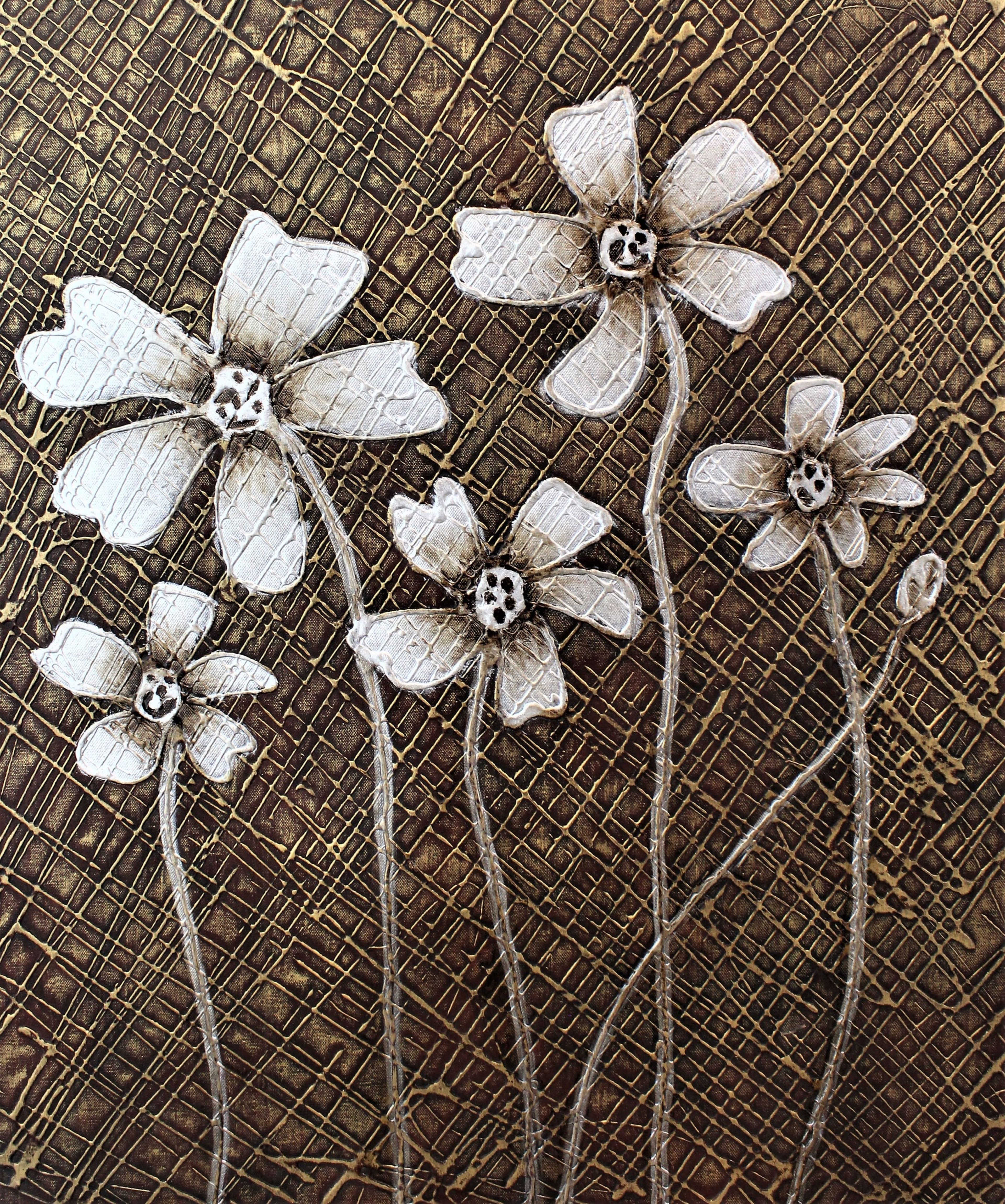 Fleurs blanches sur fond abstrait