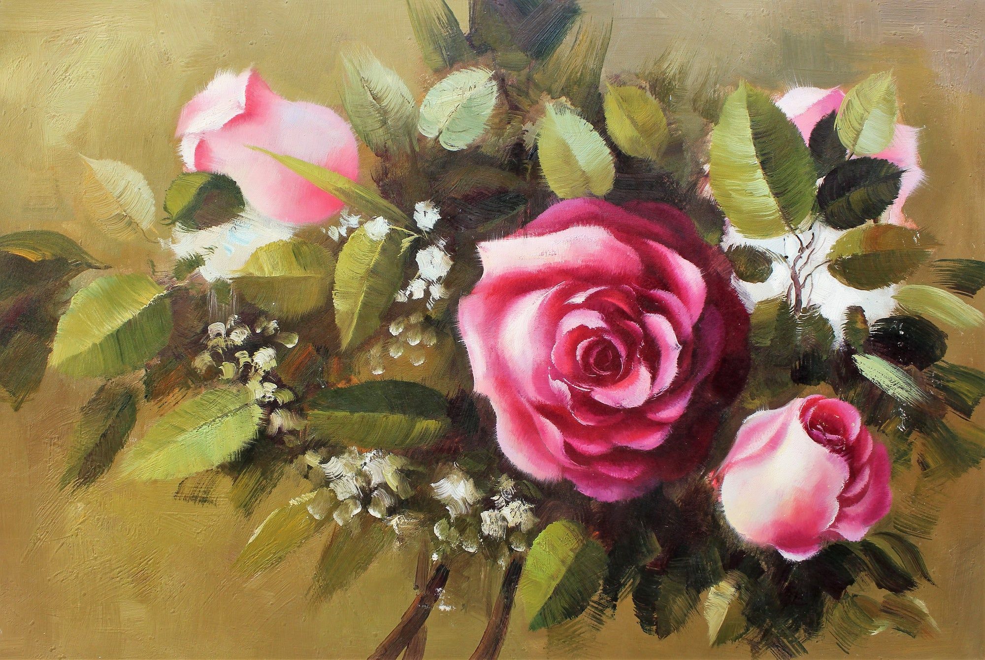 Nature morte de roses roses et de gypsophiles