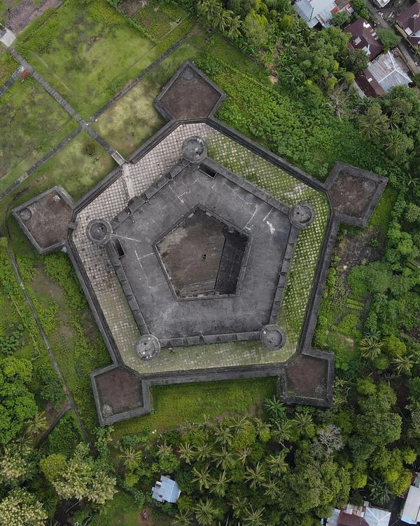 The pentagonal walls of Fort Belgica from above, with the town of Banda Neira and its nutmeg gardens around it