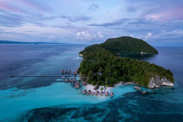 Wild Indonesia — Kalimantan rainforest, Tana Toraja and Raja Ampat seascapes