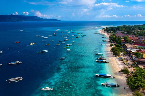 Lombok and Gili Islands — Kuta beaches, Senaru waterfalls and Gili Trawangan sunsets