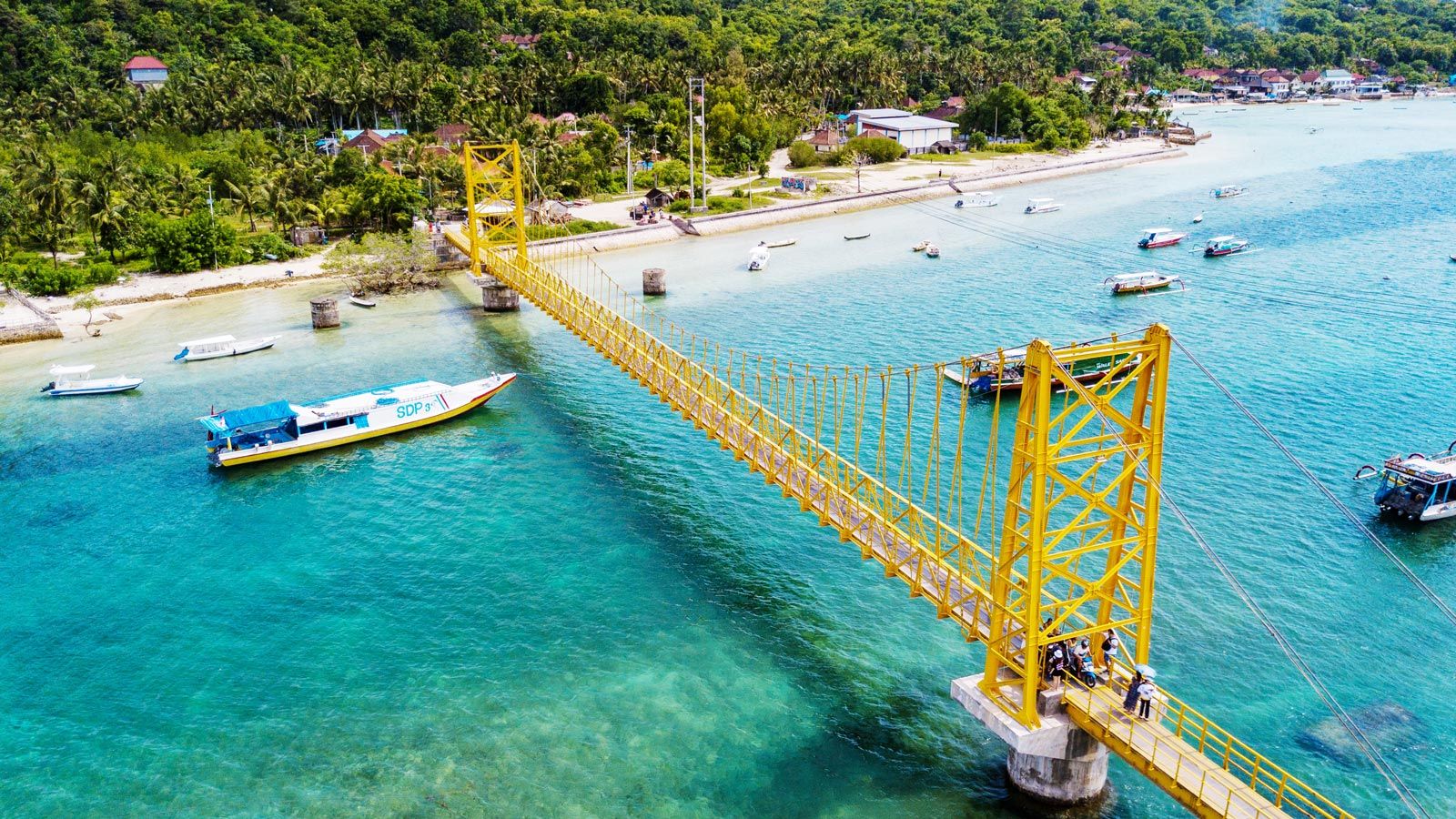 The yellow suspension bridge linking Nusa Lembongan and Nusa Ceningan over a turquoise channel