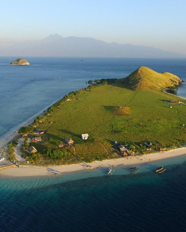 7 Days in West Sumbawa: Whale Sharks, Moyo Island and Kenawa — Pulau kenawa