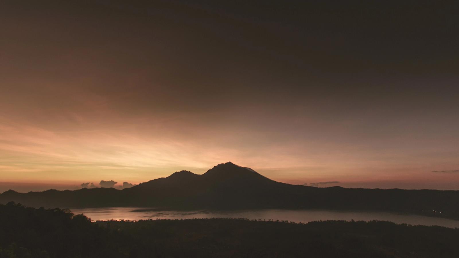 6 Days in Balis Volcanoes and Highlands: Sidemen, Batur and Munduk — Mount Agung Sunrise (Unsplash)