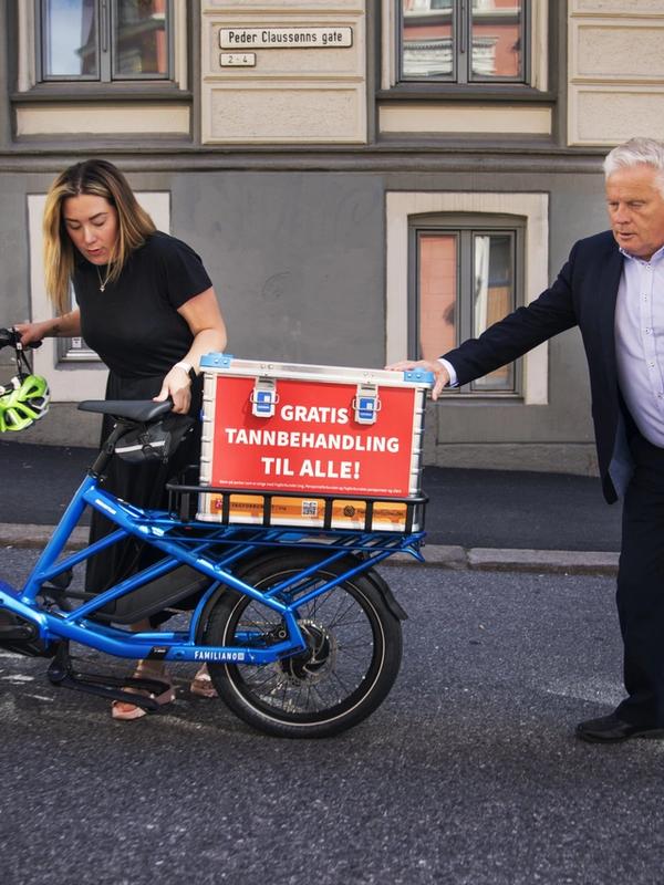 Eldre og unge voksne betaler en høy pris for at tannhelse ikke dekkes av staten.
