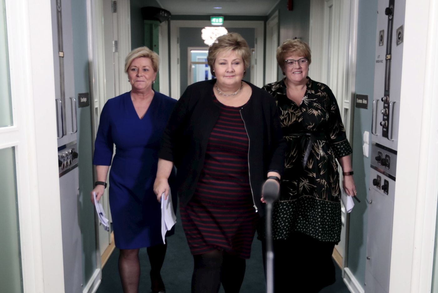 JELØY  20180114. 
 Partilederne Erna Solberg (H), Siv Jensen (Frp) og Trine Skei Grande (V) på Hotel Jeløy Radio etter at Venstre har besluttet at de vil gå inn i regjering med Høyre og Frp. 
 Foto: Lise Åserud / NTB scanpix