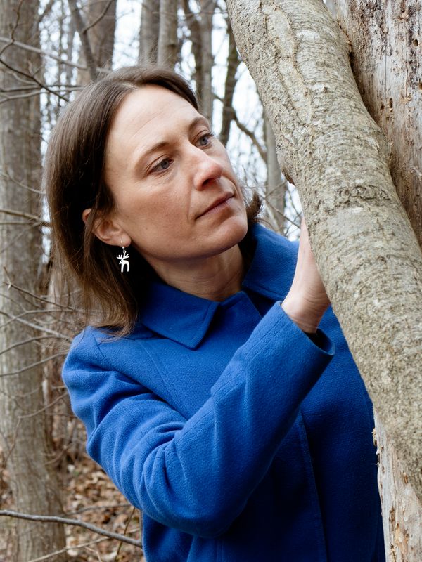 Når dølahesten biter på Teslaene, er noe feil i ­Hytte-Norge. Det vil forfatter Marit Beate Kasin pirke i. 