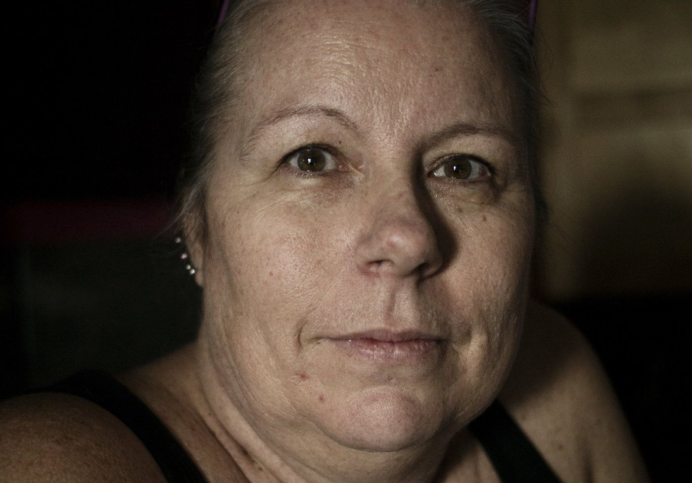 Forsikringsselskapene følger i stor grad Navs vedtak om uføretrygd/AAP når de velger å betale ut uføreforsikring. Cayza Del Carmen har hatt uføreforsikring hele livet, mistet utbetalingene da AAP stoppet fordi Nav Arbeid og Ytelse mente hun måtte utredes mer. Her fotografert hjemme hos Cayza i Lillestrøm. Foto: Hanne Marie Lenth Solbø