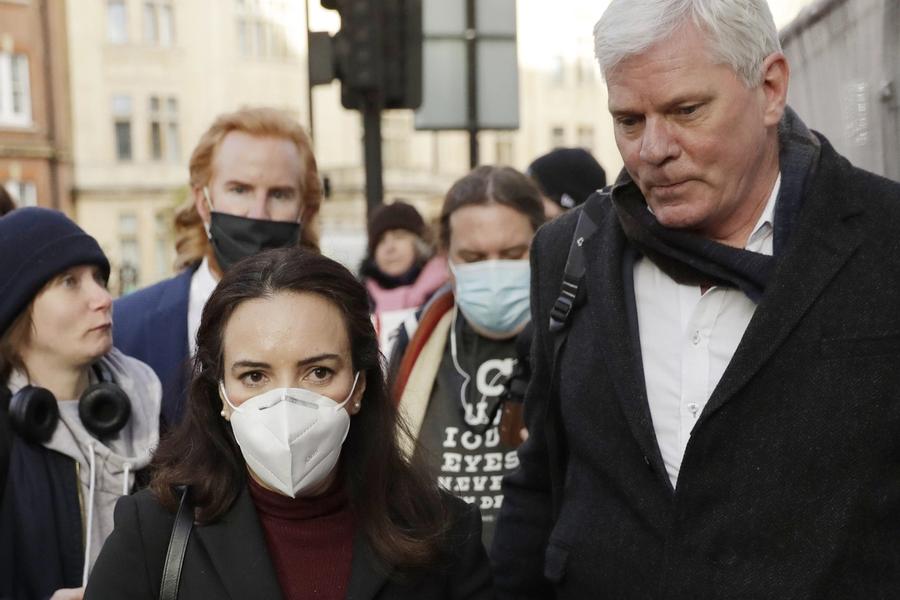 Britisk dommer nekter å løslate Julian Assange.