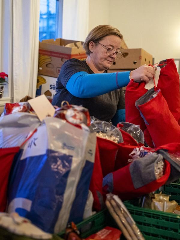 Juleforteljingar frå matkøen