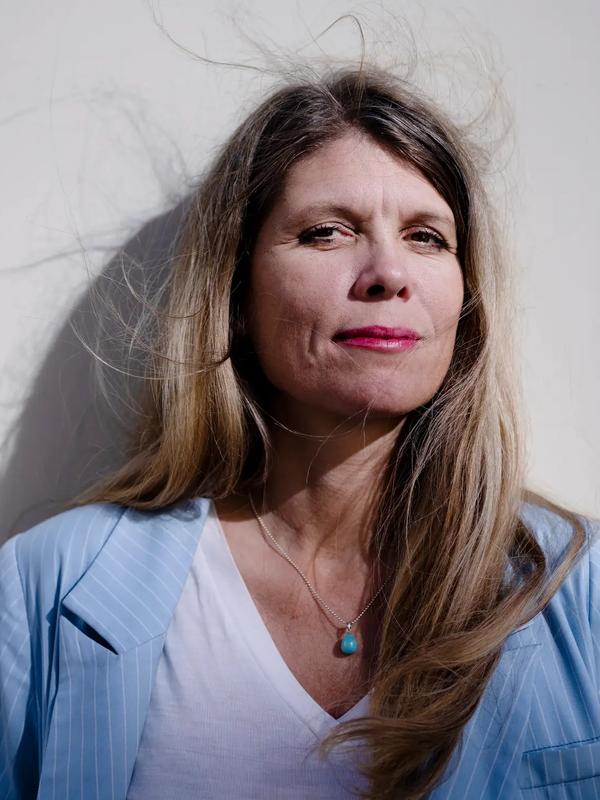 Ellen Ugelstad lager film for «å gjøre noe med avmaktsfølelsen».
