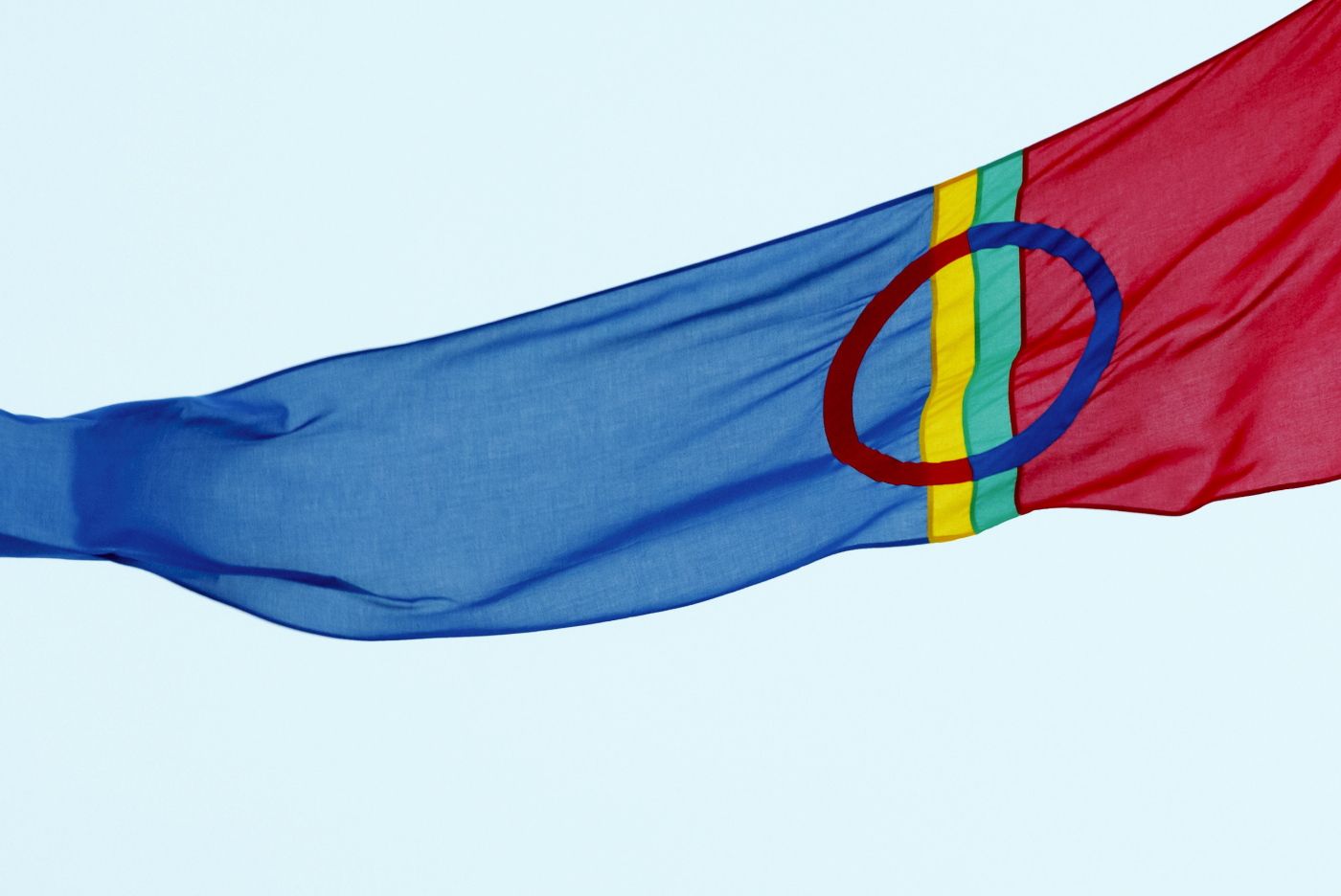 Karasjok  20170202. 
 Samisk flagg. 
 Samisk vimpel eller flagg i Karasjok. 
 Foto: Heiko Junge / NTB scanpix