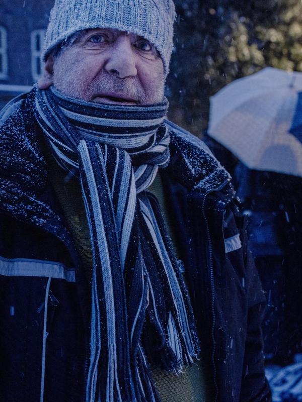Pensjonert frisør Shelmon Shaquiri har gått til Fattighuset i fire år. Det må han fortsette med.