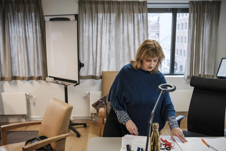 Tidligere sa Nav at et forsinket IT-prosjekt var grunnen til at tusenvis står i sykepengekø. Nå sier de at pandemien er årsaken. Sivilombud Hanne Harlem mener saken er alvorlig.