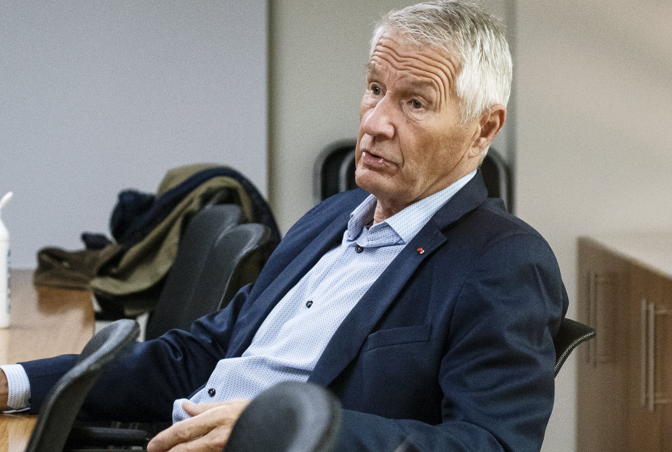 Thorbjørn Jagland med sin nye bok ‘Du skal eie det selvª. Her på forlaget Cappelen Damm sine kontorer i Oslo.
Foto: Hanna Kristin Hjardar, Klassekampen