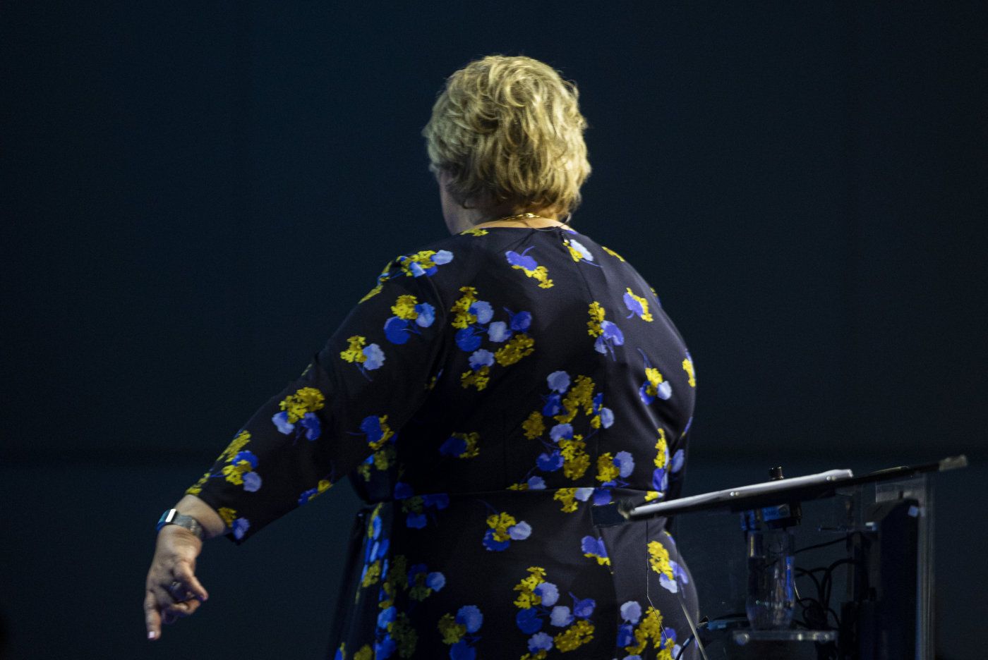 Høyre-landsmøte 2020. Hovedarrangementet foregår på Gardermoen, med partiledelse, Viken fylkeslag og Unge Høyre tilstede. Øvrige partilag følger og deltar digitalt i egne landsdeler. Partileder Erna Solberg. 
  
 Foto: Tom Henning Bratlie