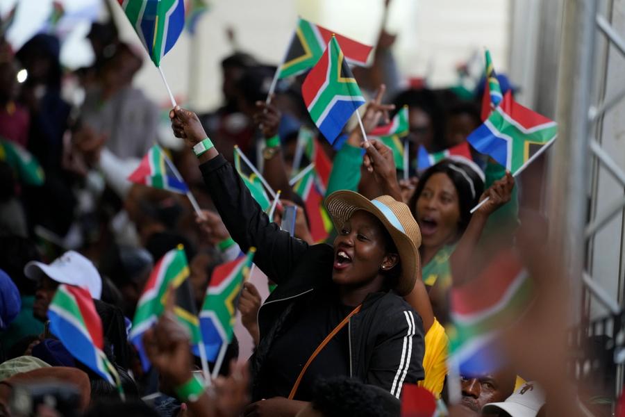 For å løse problemene i Sør-Afrika må det bygges opp en ny venstreside