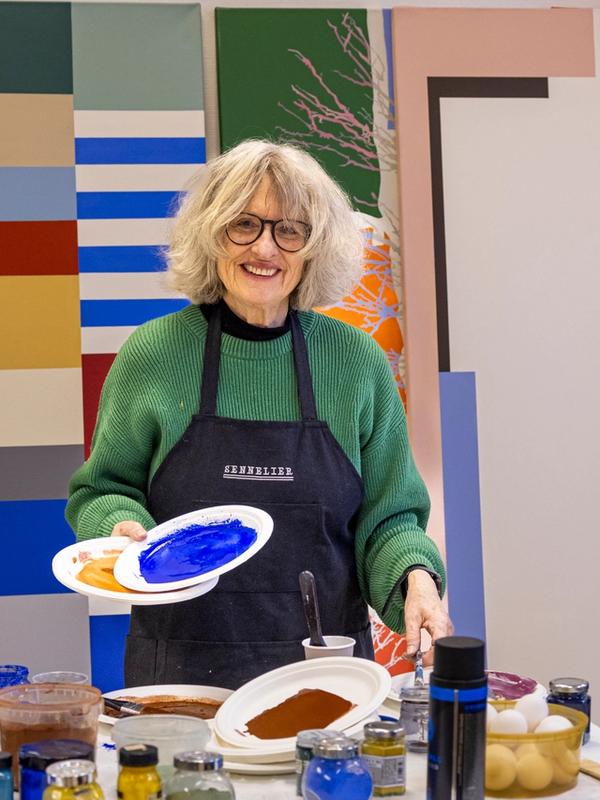 Fargeprofessor Mette L'orange gjør det kun kan for å riste fargefrykten ut av folk.